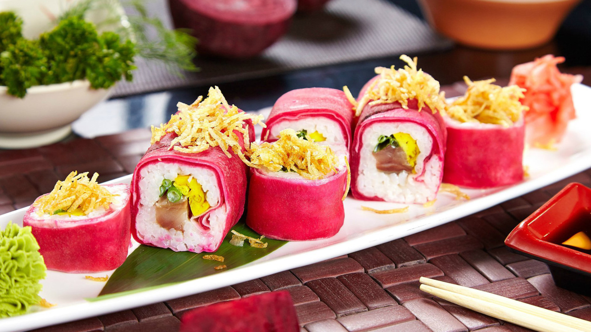 The oldest sushi bar in Krakow invites you to discover the magic of Japanese cuisine. Visit the place where flavours and styles come together and cooking becomes art.